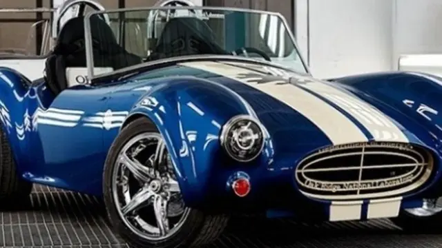 Karbon Fiber ve Plastik ile Üretilen Araba: Shelby Cobra