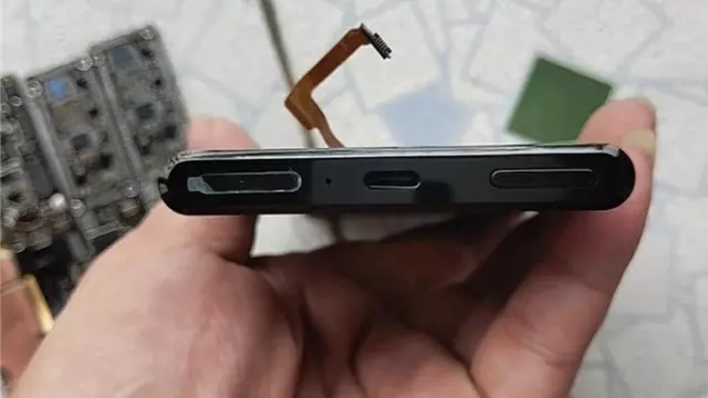 Xiaomi Mi Mix Alpha'nın Parçalarına Ayrıldığı Fotoğraflar