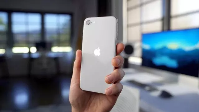 2020 iPhone SE, Diğer iPhone'lar ile Karşı Karşıya (Video)