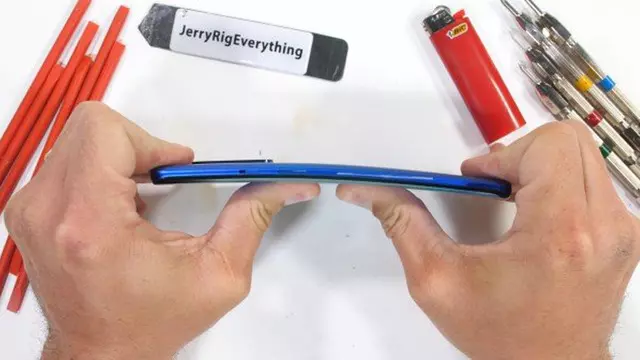 Bir YouTuber, OnePlus 8 Pro'yu Parçalarına Ayırdı (Video) 1 Bir YouTuber, OnePlus 8 Pro'yu Parçalarına Ayırdı (Video)