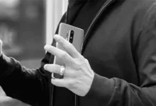 OnePlus 8 Pro, Robert Downey Jr.'ın Elinde Görüntülendi