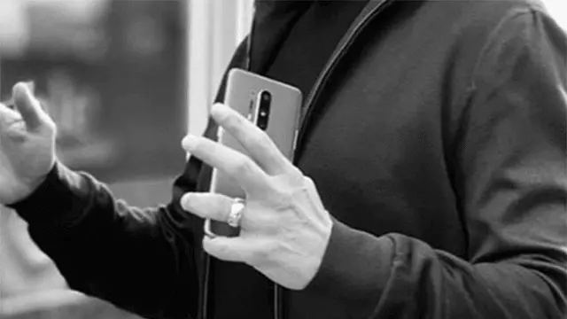 OnePlus 8 Pro, Robert Downey Jr.'ın Elinde Görüntülendi