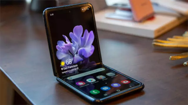 Samsung, Katlanabilir Cam Ekranını Diğer Üreticilere Satacak