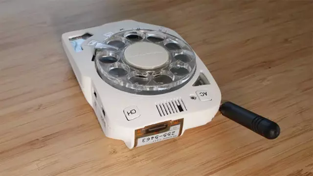 Çevirmeli Kadranı Olan Cep Telefonu Geliştirildi 1 Çevirmeli Kadranı Olan Cep Telefonu Geliştirildi