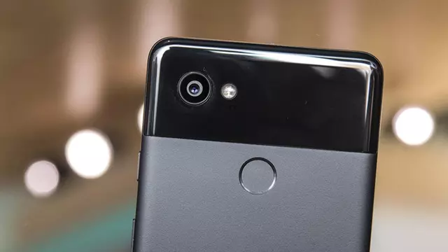 Google Pixel 2XL, Android 11 R Çalıştırırken Görüntülendi