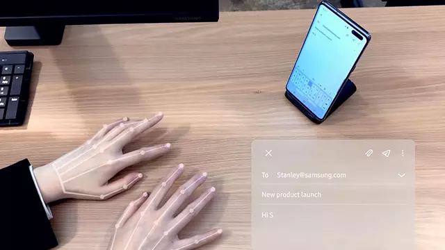 Samsung’un Görünmez Klavyesi Selfie Type Nasıl Çalışıyor?