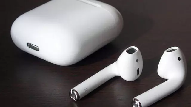 Apple, 2020 iPhone'larıyla Beraber AirPods'u da Verebilir 1 Apple, 2020 iPhone'larıyla Birlikte AirPods'u da Verebilir