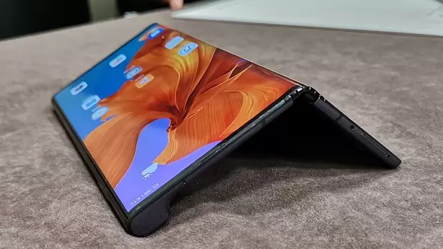 Huawei, Yeni Bir Katlanabilir Telefon Patenti Aldı 1 Huawei, Yeni Bir Katlanabilir Telefon Patenti Aldı