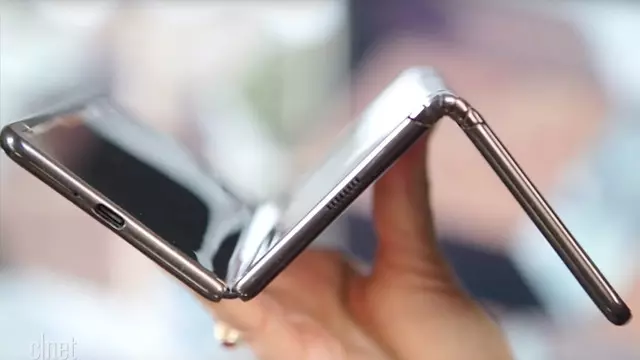 TCL'nin Üç Ekranlı Katlanabilir Telefonu Bir Videoda Görüldü 1 TCL'nin Üç Ekranlı Katlanabilir Telefonu Bir Videoda Görüldü