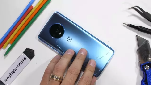 OnePlus 7T'nin Yuvarlak Kamerasının İçini Gösteren Video 1 OnePlus 7T'nin Yuvarlak Kamerasının İçini Gösteren Video