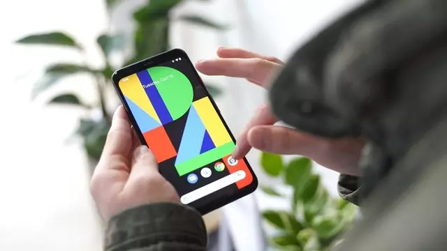 Google Pixel 4 XL, En İyi Telefon Ekranına Sahip