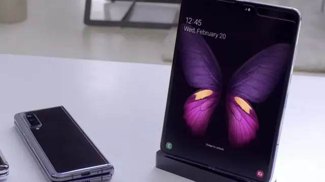 Samsung Galaxy Fold'un Ekranı Sorunları Bitmiyor 1 Samsung Galaxy Fold'un Ekranı Sorunları Bitmiyor