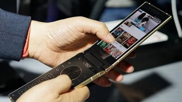 Samsung, Kapaklı Telefon Serisini Devam Ettiriyor