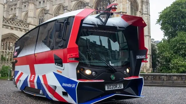 İngiltere'nin İlk Otonom Otobüsü Alay Konusu Oldu