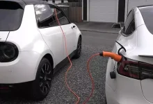 Honda e ile Tesla Model 3'ü Şarj Etmeyi Denendi (Video)