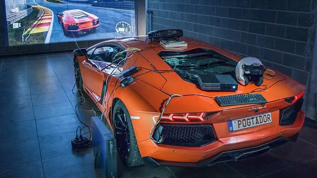 Lamborghini'yi Direksiyon Seti Olarak Kullandı