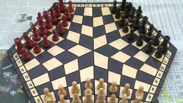 Beyin Yakan ’3 Kişilik’ Satranç Oyunu! 1 Beyin Yakan ’3 Kişilik’ Satranç Oyunu!