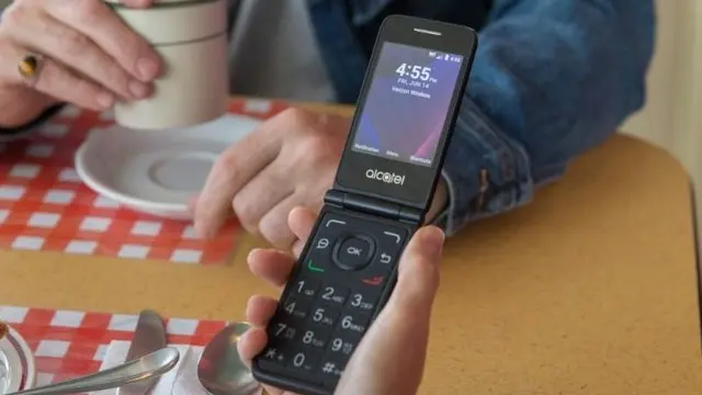 Kapaklı Telefonları Özleyenler İçin: Alcatel GO Flip V 1 Kapaklı Telefonları Özleyenler İçin: Alcatel GO Flip V