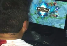 LoL Oynarken Sırtından Bıçaklanan Genç, Oyuna Devam Etti