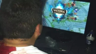 LoL Oynarken Sırtından Bıçaklanan Genç, Oyuna Devam Etti