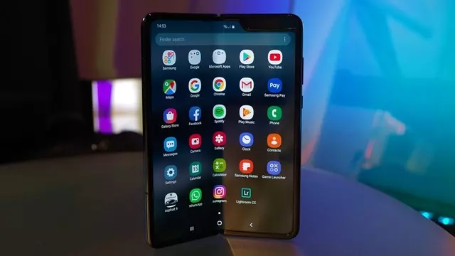 Samsung, Galaxy Fold'un Çıkışını Daha İleri Erteledi