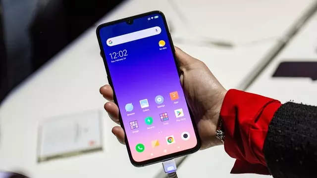 Xiaomi, Tersine Çentikli Bir Telefon İçin Patent Aldı