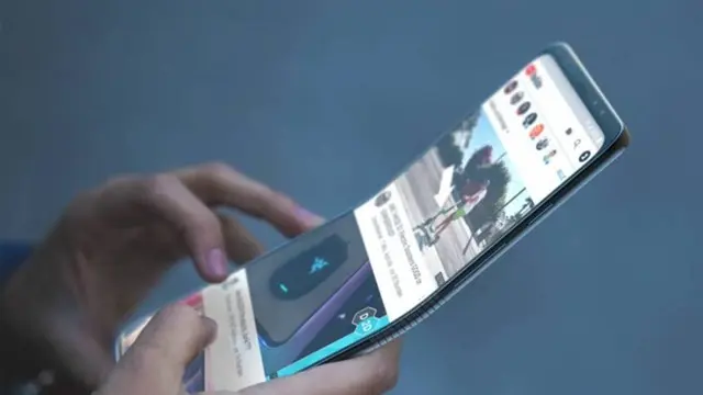 Samsung, Üçe Katlanabilen Bir Telefon Üzerinde Çalışıyor