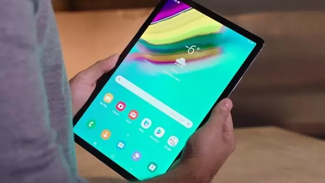 Samsung'dan Duvarları Delip Geçen Galaxy Tab S5e Videosu