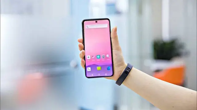 Elephone, Kamera Deliğine Sahip Akıllı Telefon Üretecek