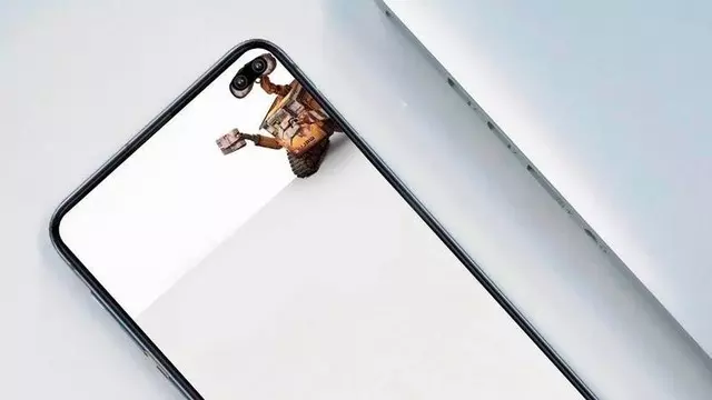 Galaxy S10 Kamera Deliğine Özel Duvar Kağıtları
