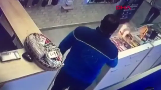 Kocaeli'de Tamir Edilecek Telefonun Bataryası Havaya Uçtu