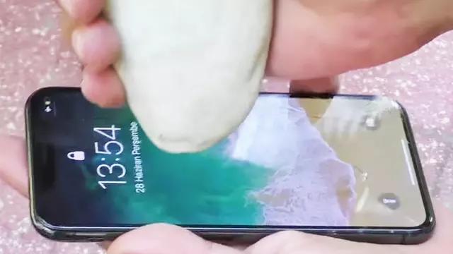 Patronun iPhone X'unun Ekranını Önce Kırdık Sonra Yaptık!