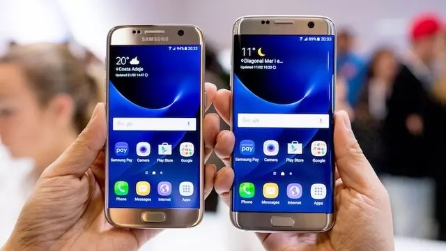Samsung, Tekrardan Düz Ekranlı Telefon Çıkarmalı mı?