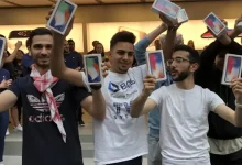 Avustralya'da Bir Çocuk iPhone X Sırasını Sattı