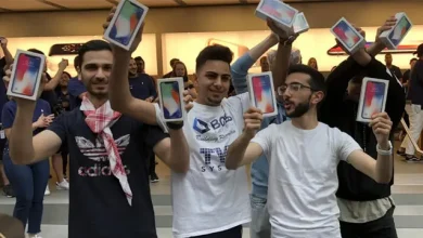 Avustralya'da Bir Çocuk iPhone X Sırasını Sattı