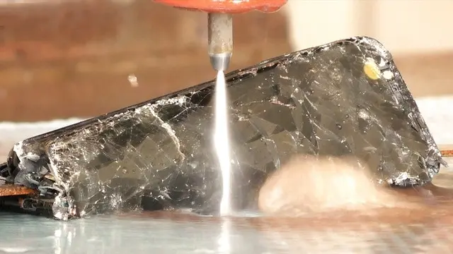 Galaxy S8, iPhone 7 ve Cat S60’ı Su Jetiyle Kestik! 1 Galaxy S8, iPhone 7 ve Cat S60’ı Su Jetiyle Kestik!