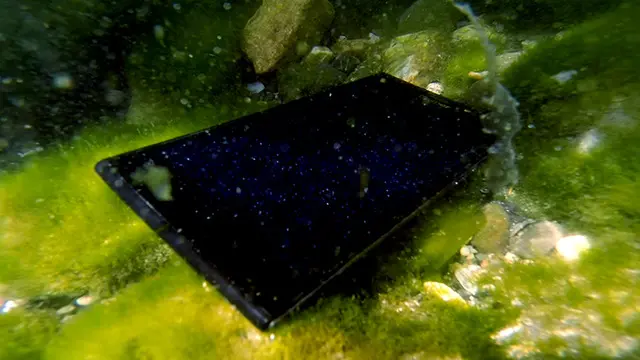 Telefonunuz Denize Düşerse Ne Olur? 1 Telefonunuz Denize Düşerse Ne Olur?