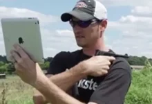 iPad ile Silah Gösterisi