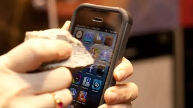 iPhone 6 Safir Ekran İle mi Üretilecek ?